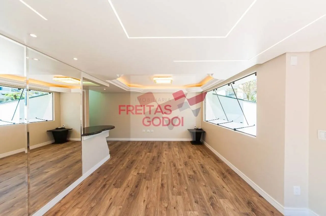 2-bedroom house with floor-to-ceiling windows in Curitiba — photo 4