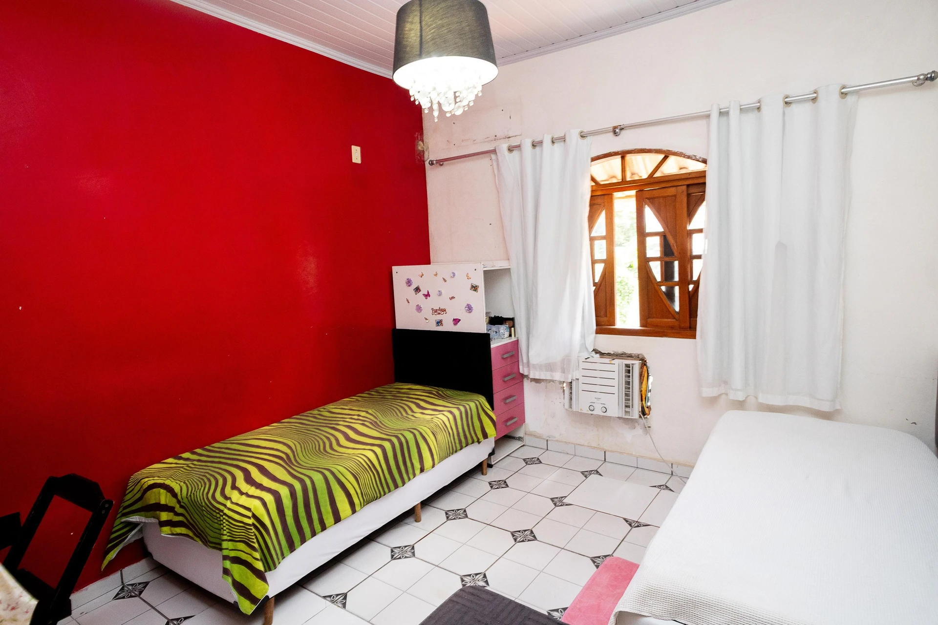 Furnished house with 2 en-suite bedrooms and garden