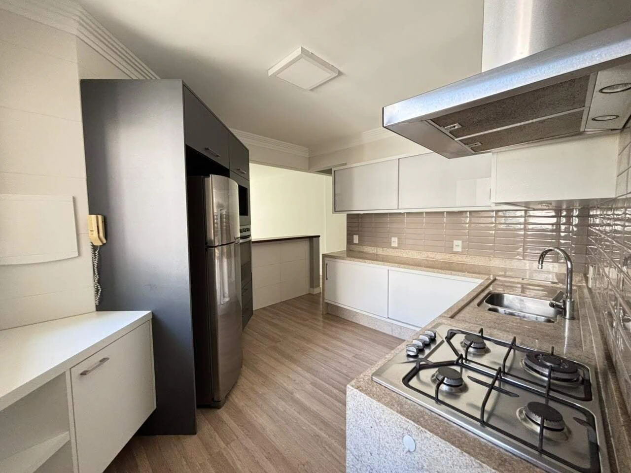 Glass-enclosed balcony in a 4-bedroom apartment, 127 m² — photo 8