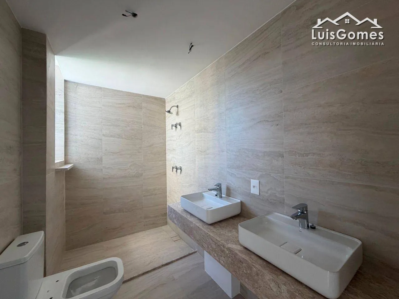 Apartment with 4 suites and a balcony view — photo 15