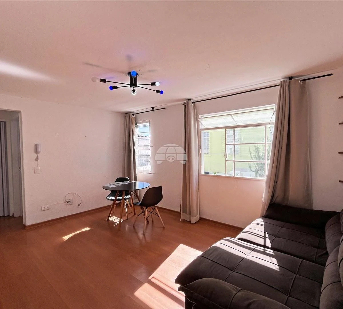 Apartamento amueblado con 2 dormitorios y cocina abierta — photo 2