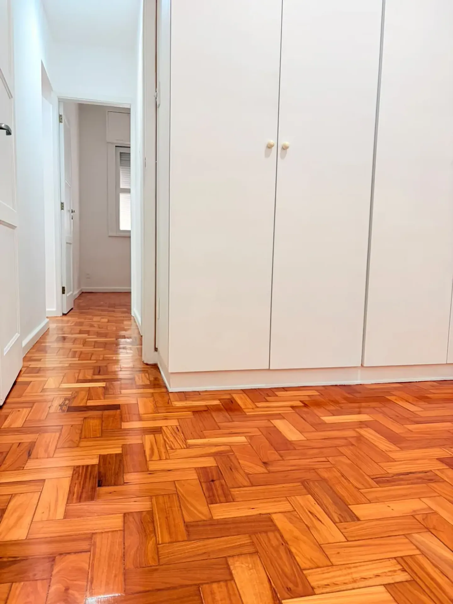 Apartment on the 8th floor with wood or laminate floors — photo 11