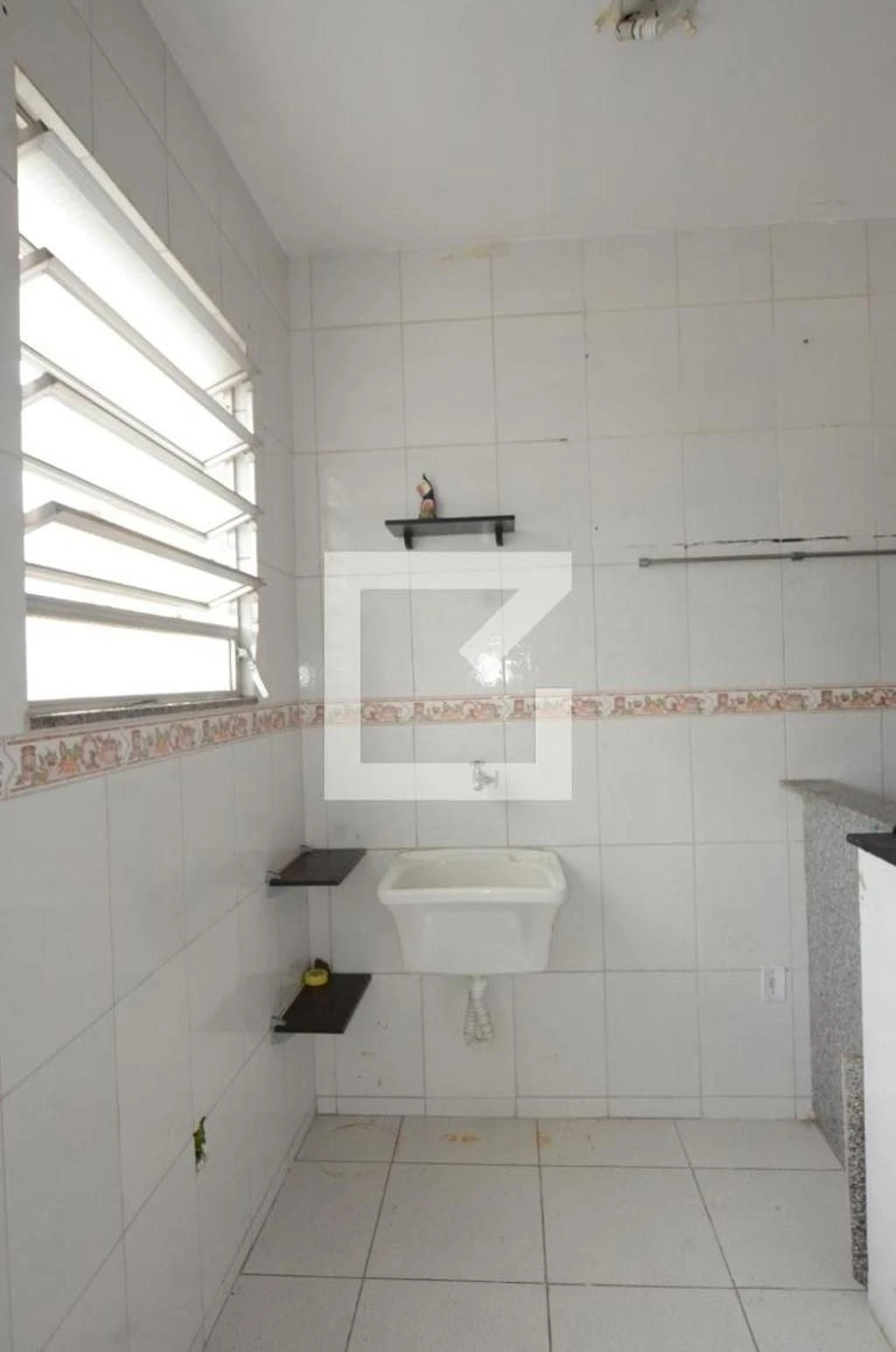 2-bedroom apartment with glass-enclosed shower