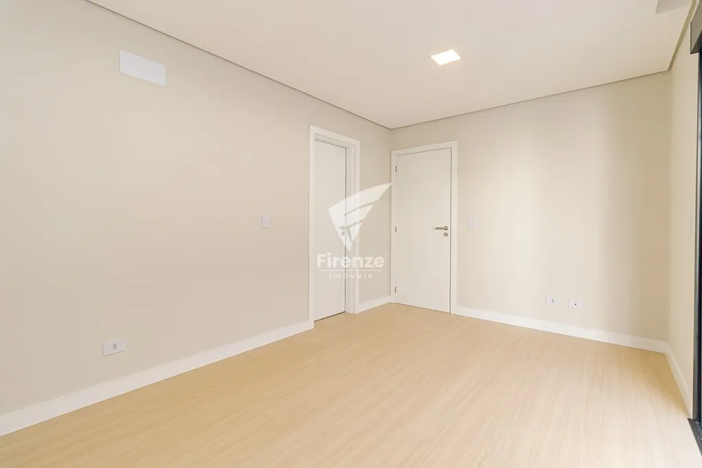 Furnished house with 4 bedrooms and 320 m² — photo 84