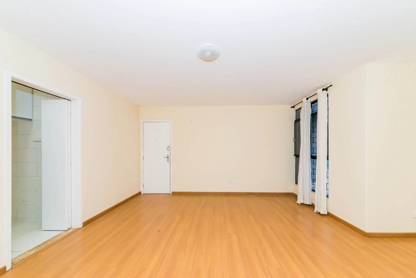 Apartamento com piso de madeira ou laminado, Cabral — photo 5