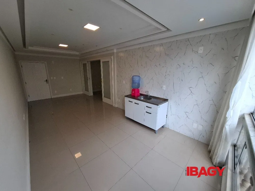 Apartamento sem mobília com 2 quartos e 107 m² — photo 2