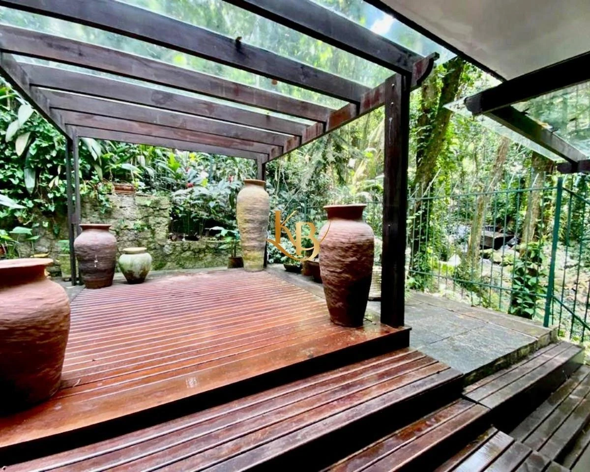 Furnished 350 m² house with 4 bedrooms and a balcony — photo 20