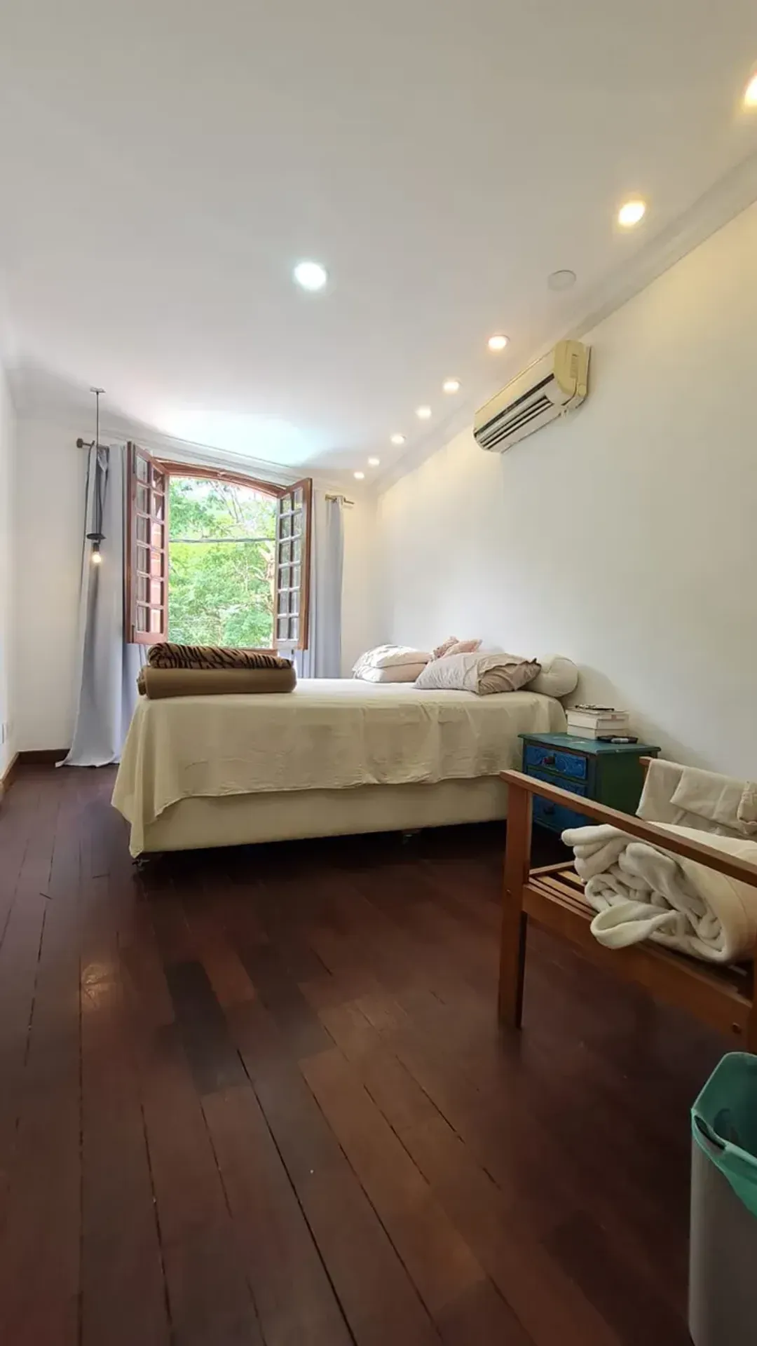 Furnished house 450 m² with 4 bedrooms and 4 bathrooms — photo 33