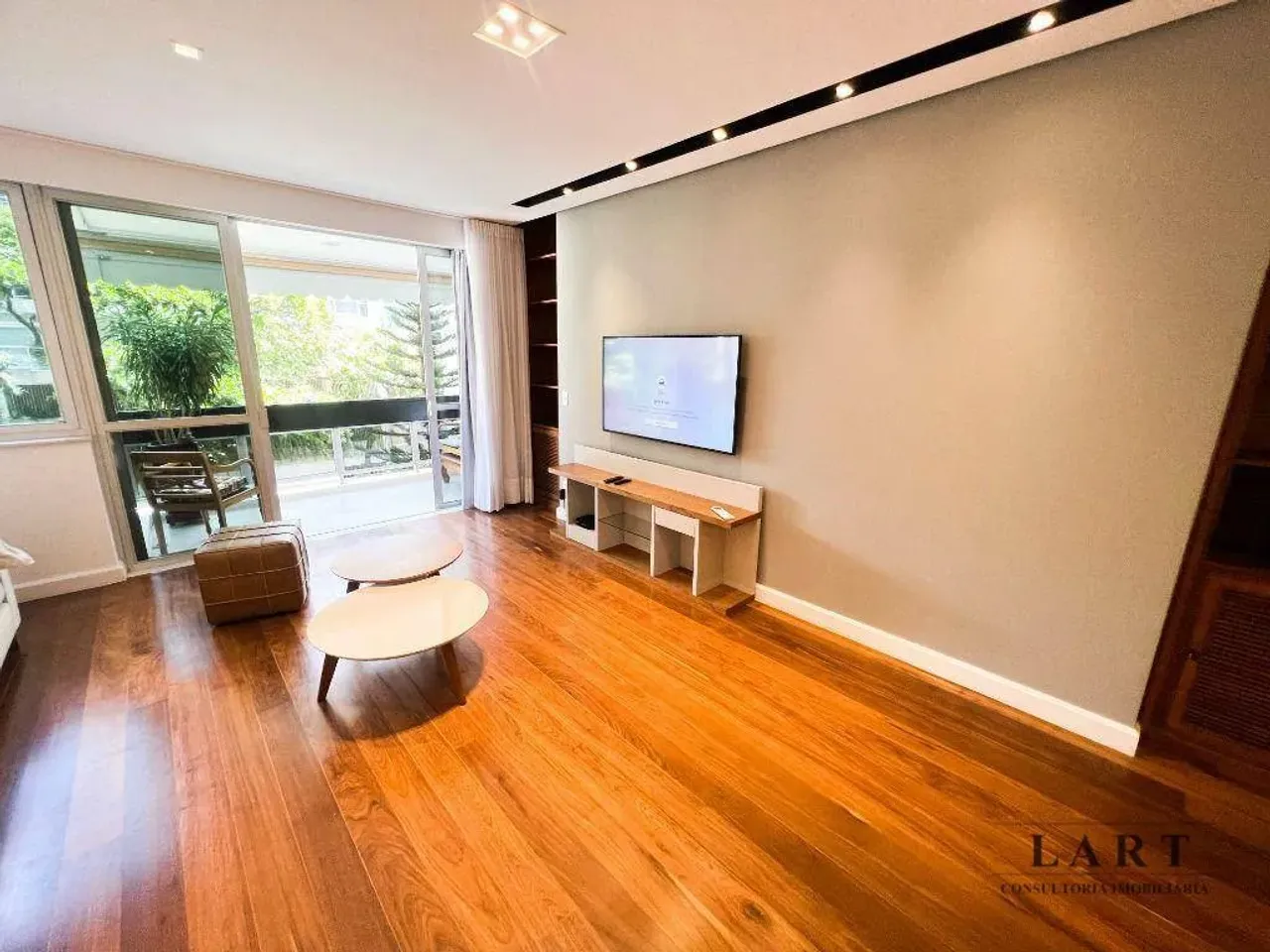 Home office in a 3-bedroom apartment, 160 m² — photo 14