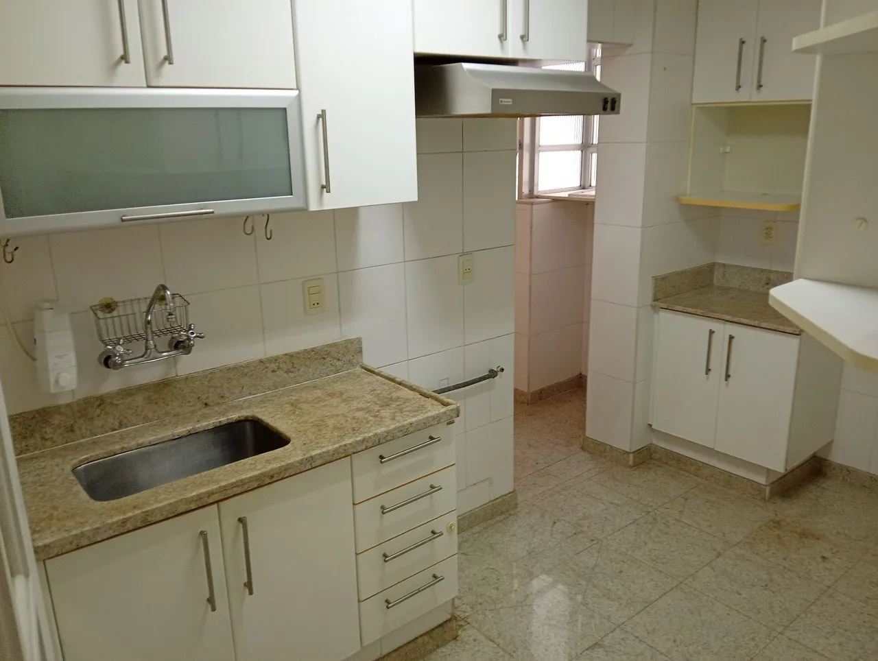 Apartamento com 2 quartos e cozinha fechada a gás — photo 2
