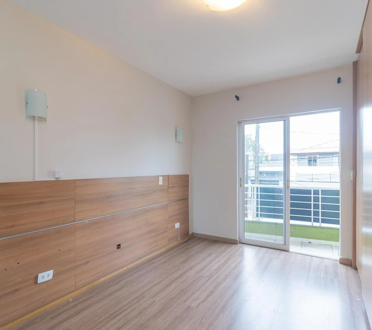 180 m² house with a home office and a bathtub — photo 4