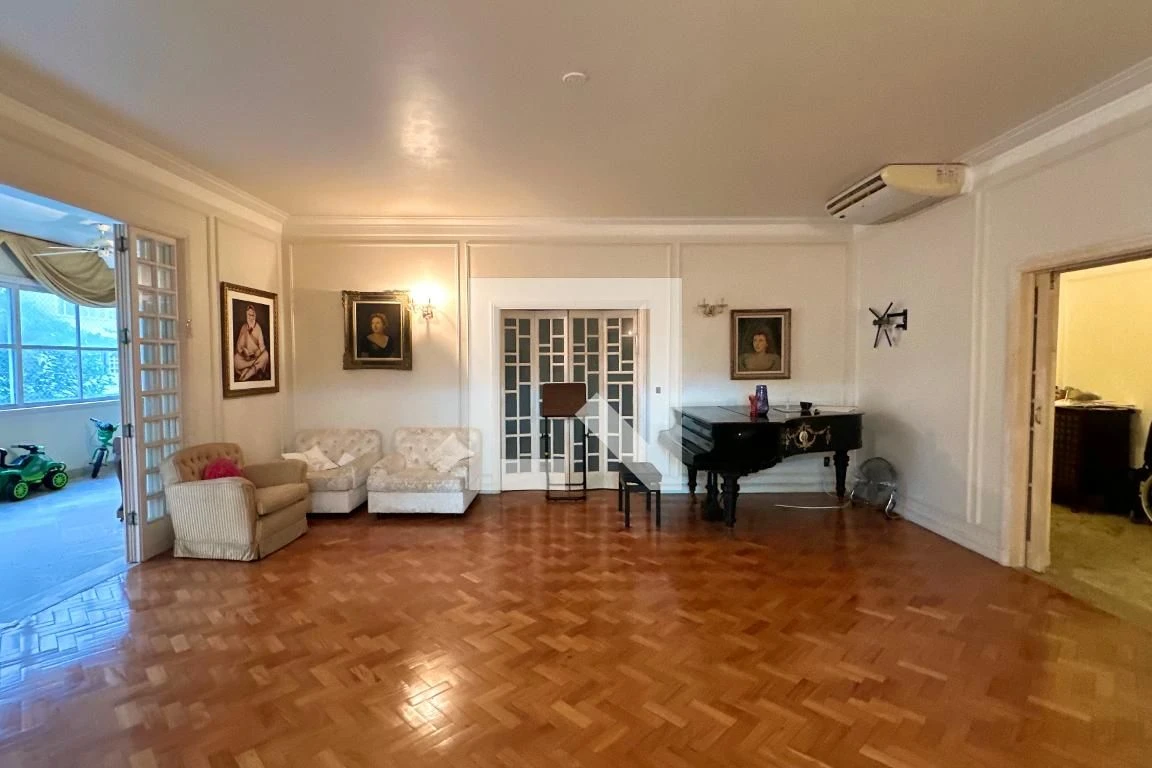 4-bedroom apartment with floor-to-ceiling windows — photo 2