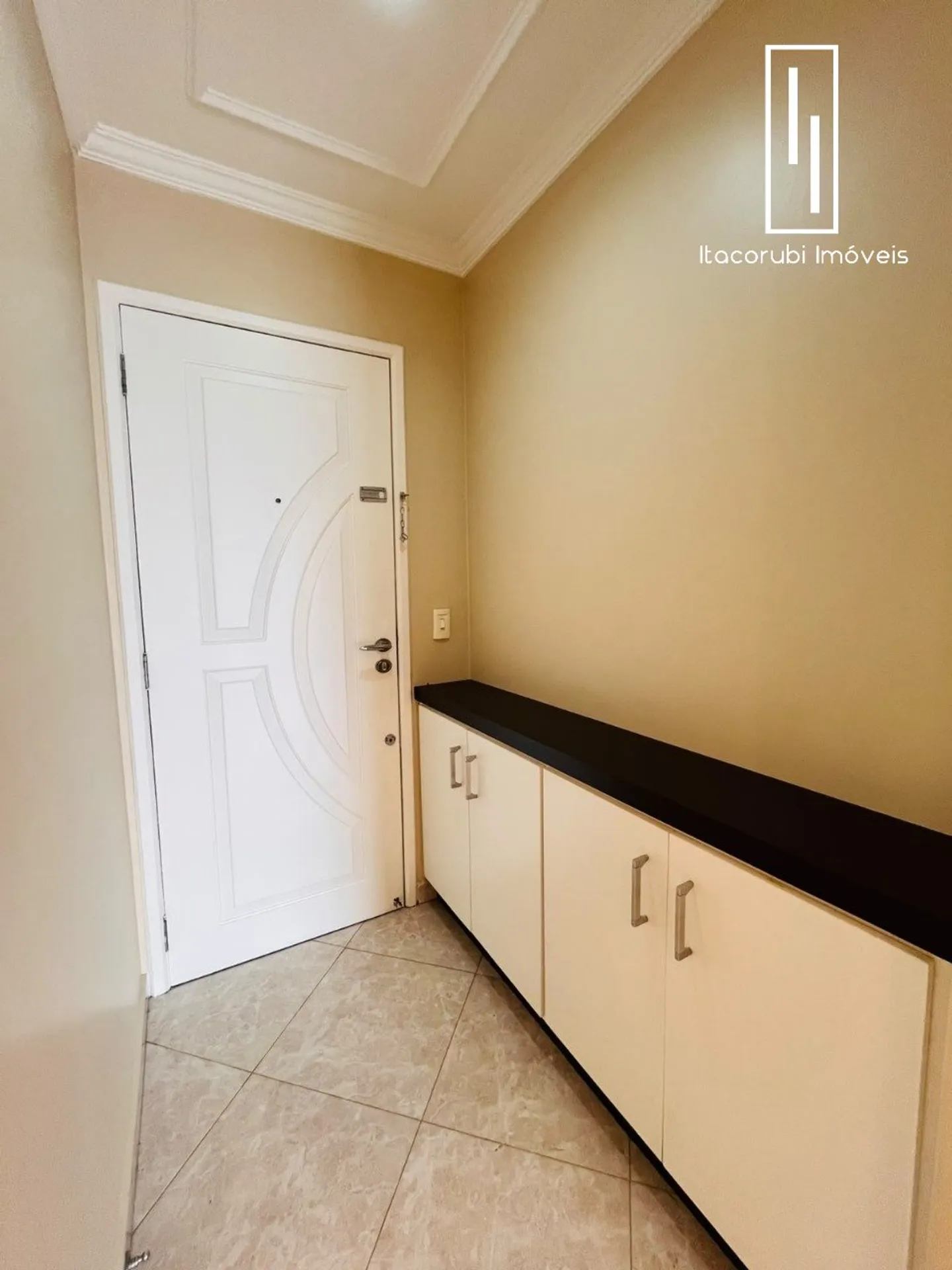 Departamento con balcón cerrado con vidrio en Florianópolis — photo 18