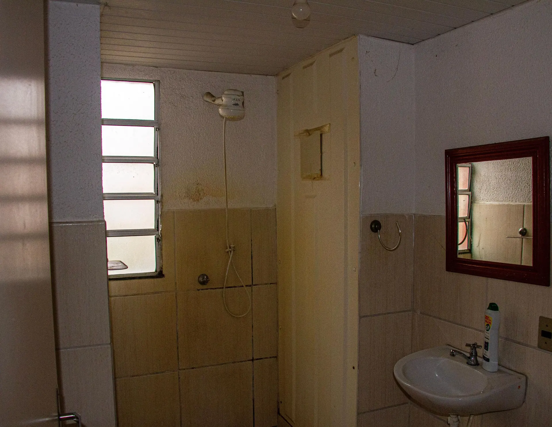 Unfurnished 2-bedroom apartment with pets allowed — photo 11