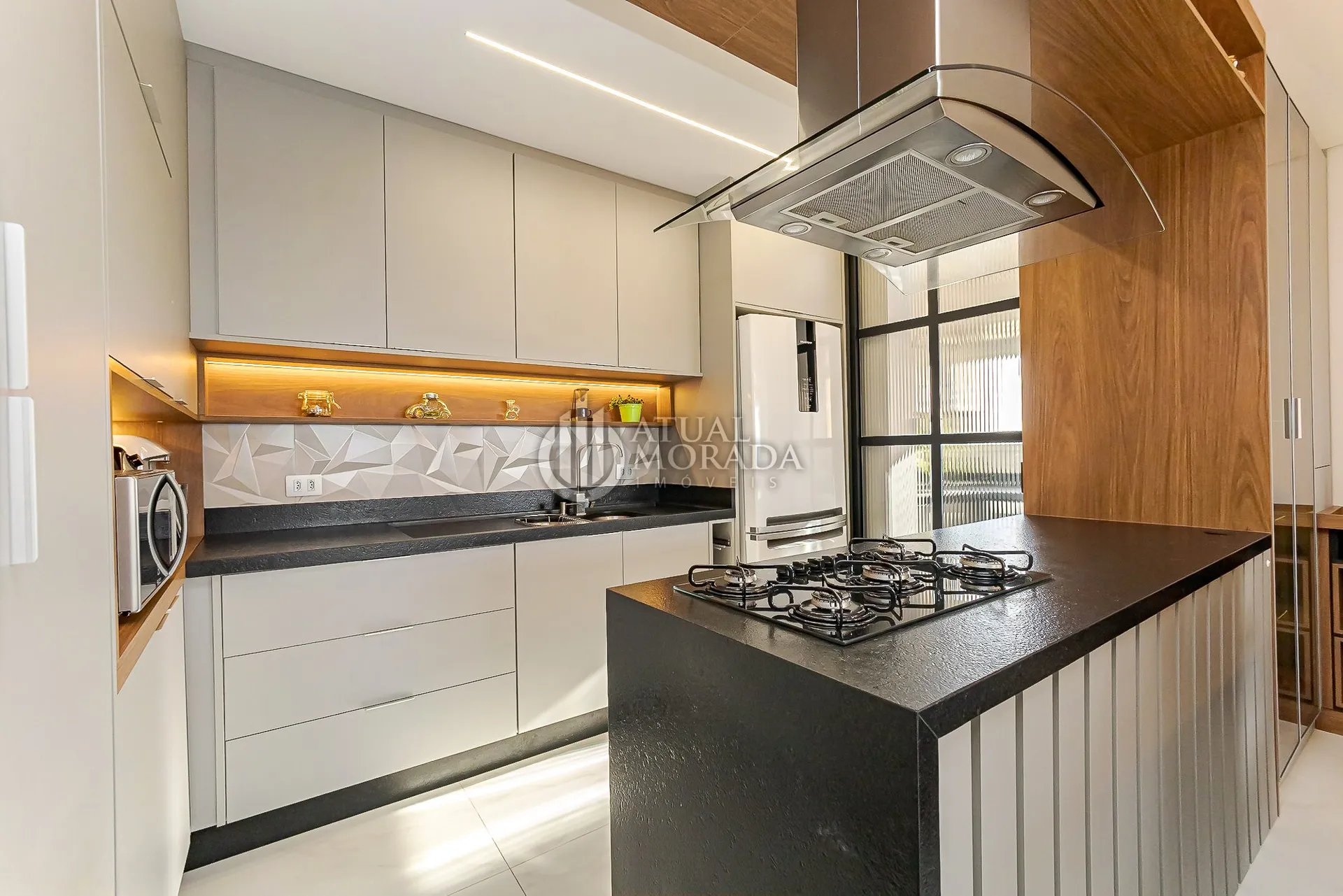 Furnished 2-bedroom apartment with open-plan kitchen — photo 2