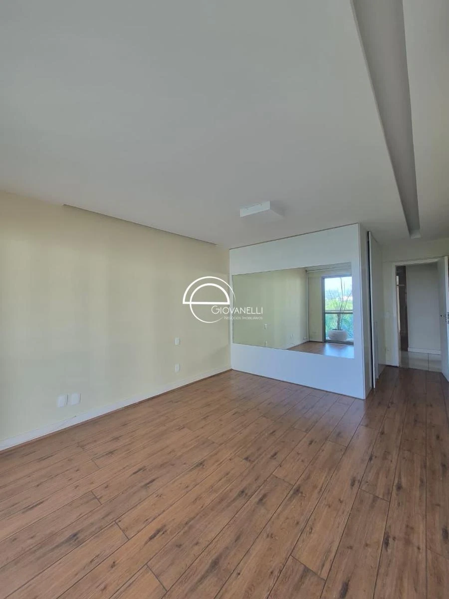 4-bedroom apartment with floor-to-ceiling windows — photo 18