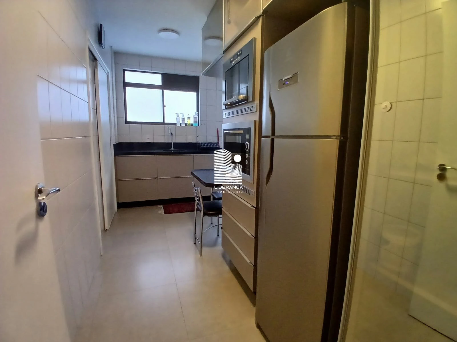 Apartamento com piso de madeira ou laminado, Centro — photo 3