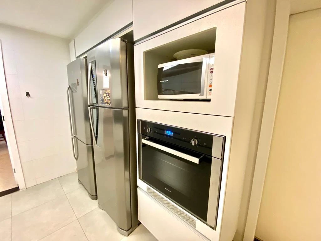 Furnished penthouse with balcony and open-plan kitchen — photo 14