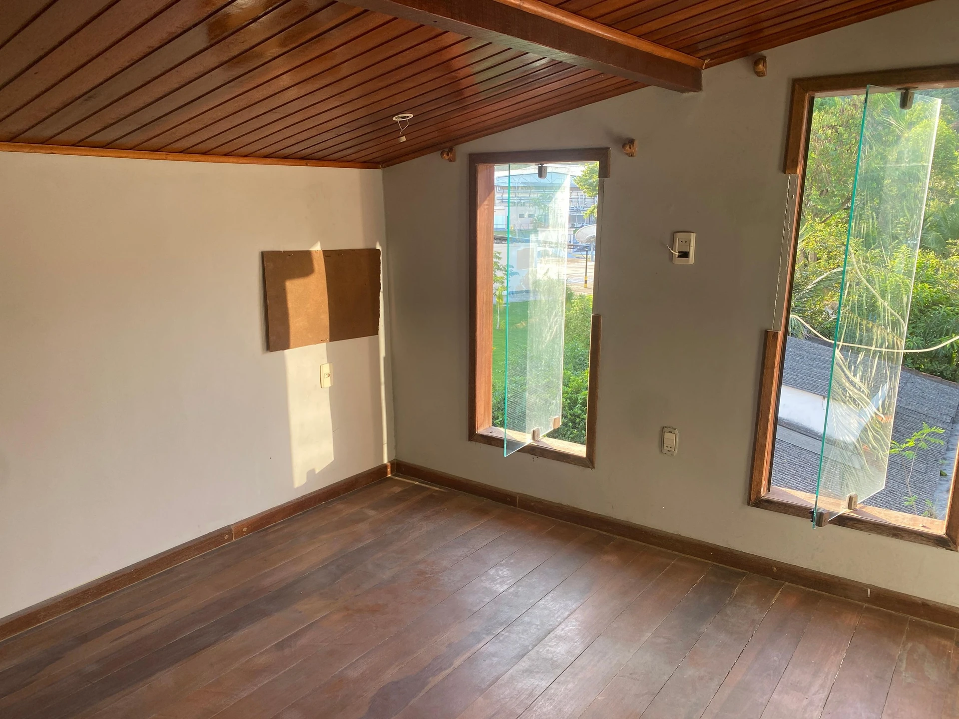 House with 6 bedrooms, 4 bathrooms and 3 parking spots — photo 18