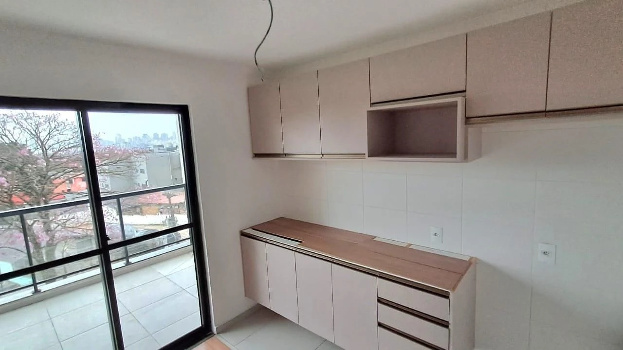 Apartment, 69 m², with wood or laminate floors — photo 2