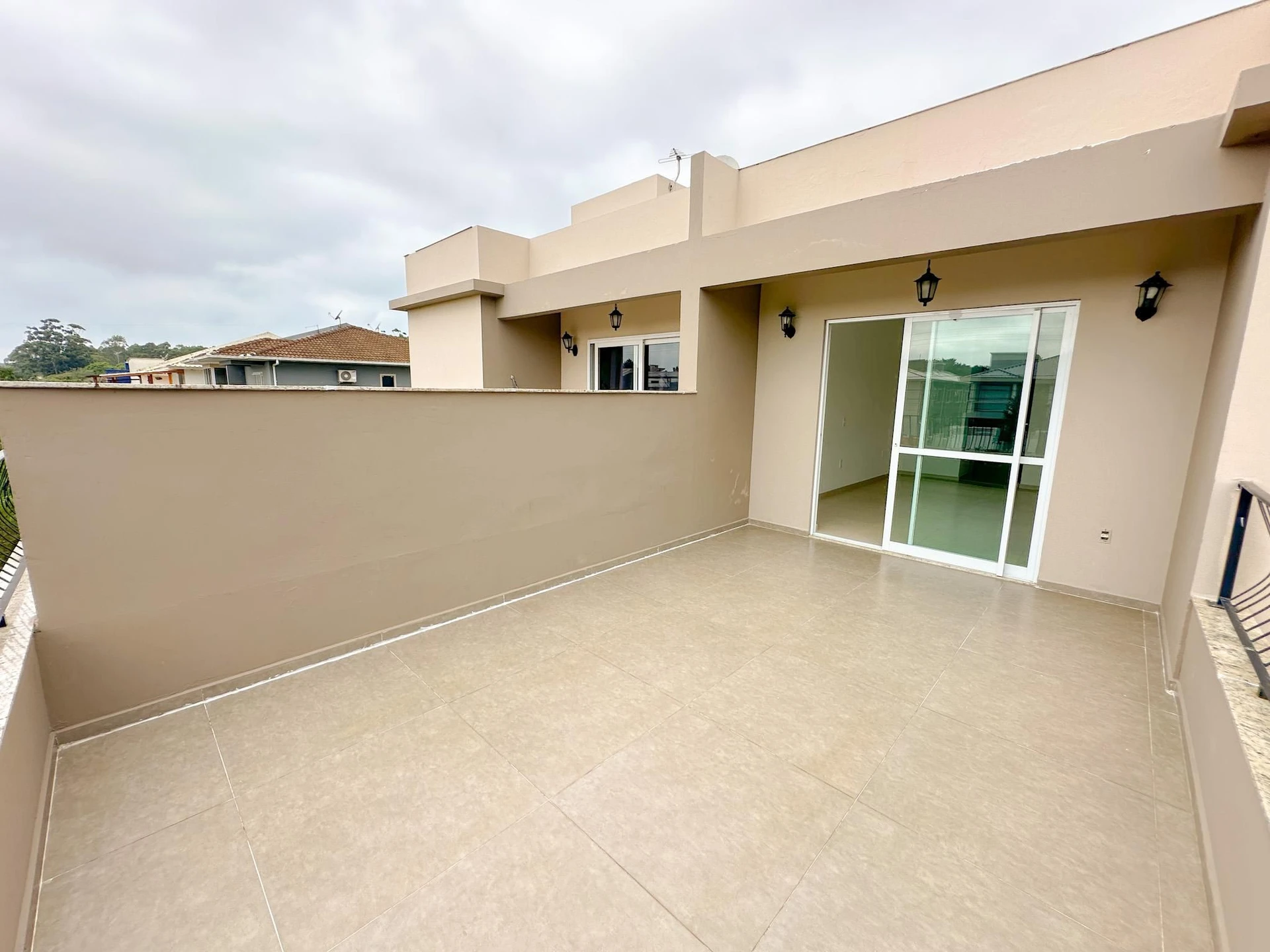 Garden in a 4-bedroom house, 194 m² — photo 50