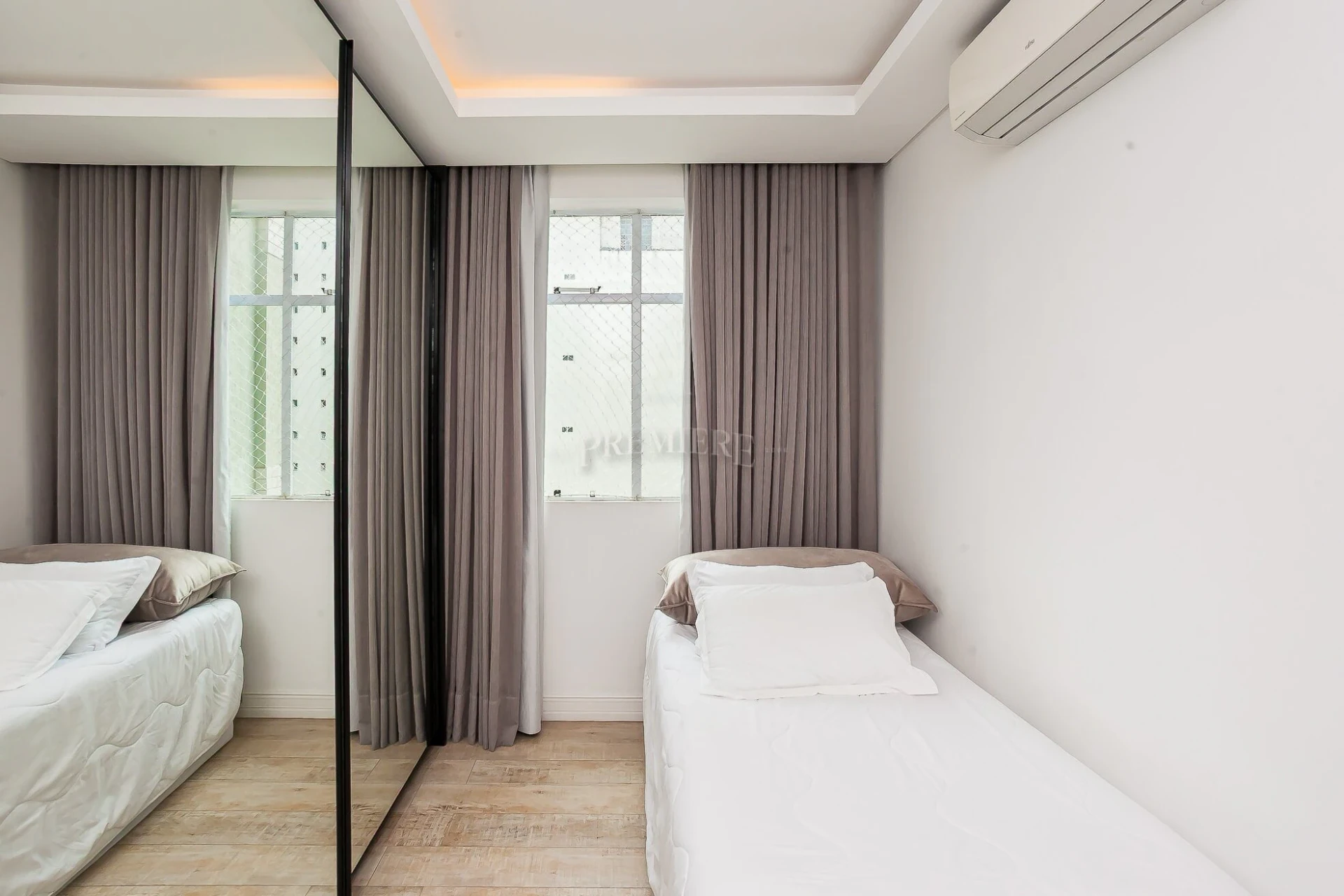 112 m² apartment with a bathtub and floor-to-ceiling windows — photo 9
