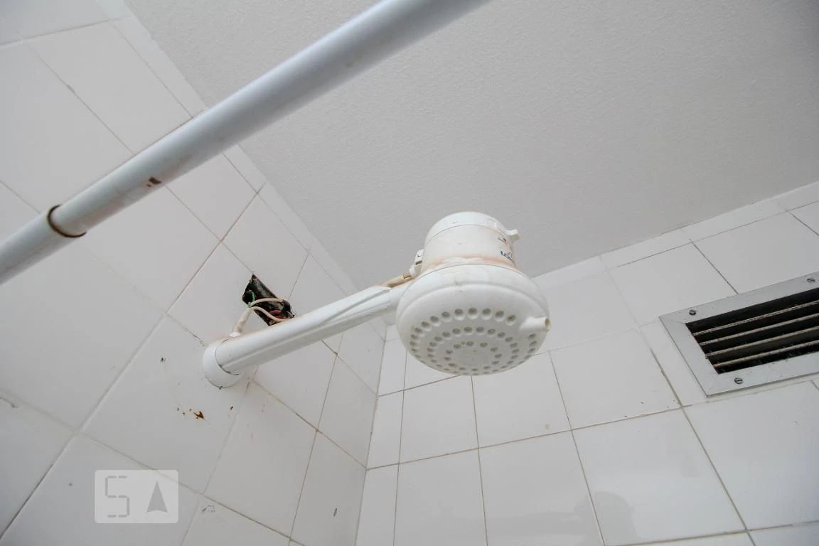 1-bedroom apartment with kitchenette and stove — photo 2