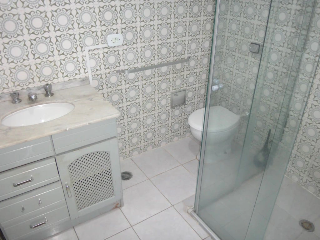 2-bedroom apartment with wood or laminate floors in Curitiba — photo 13