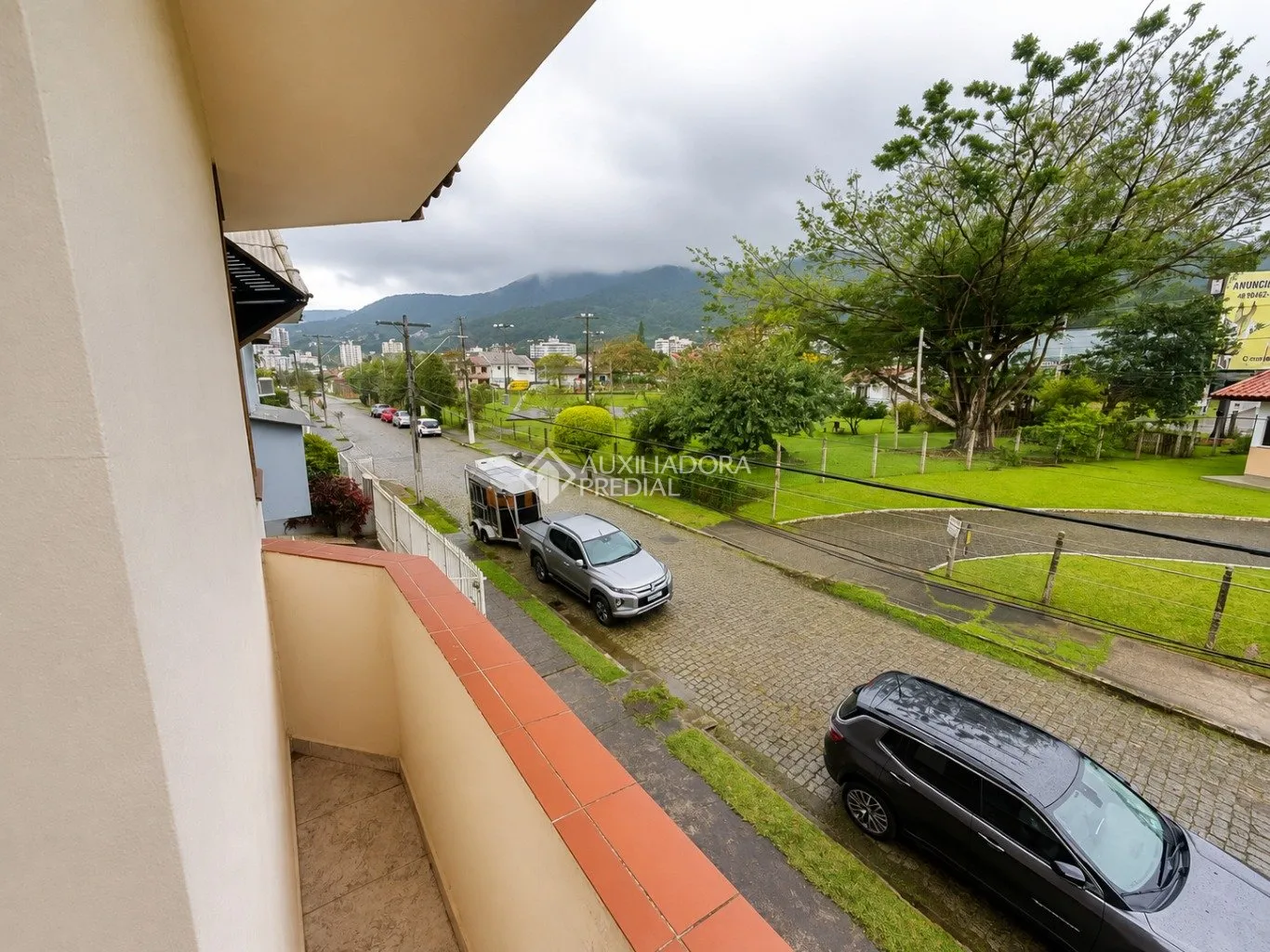 House with 5 bedrooms and 2 en-suites plus 2 parking — photo 11