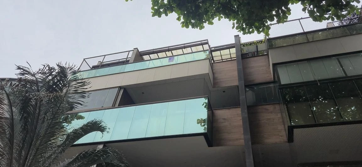 Furnished apartment, 300 m², with a glass-enclosed balcony — photo 29