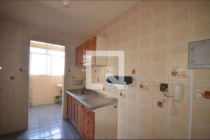 Apartamento com 2 quartos e box de vidro no banheiro — photo 15