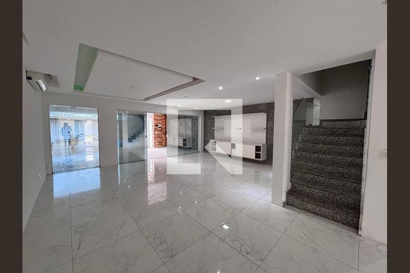 Casa com 4 suítes, 329 m² e 3 vagas de garagem
