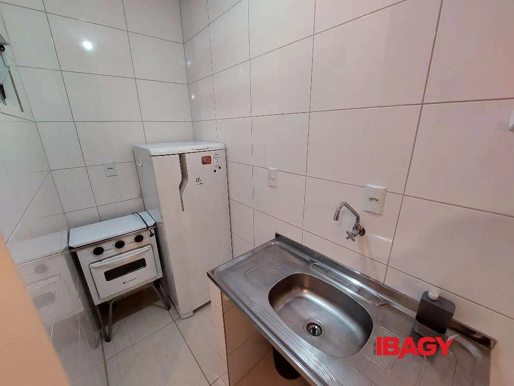 Unfurnished studio with electric showerhead and 19 m² — photo 2