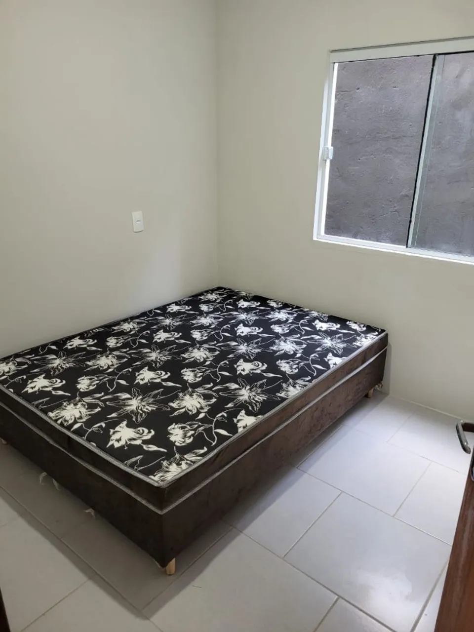 Studio with 1 bedroom and 1 bathroom, no parking