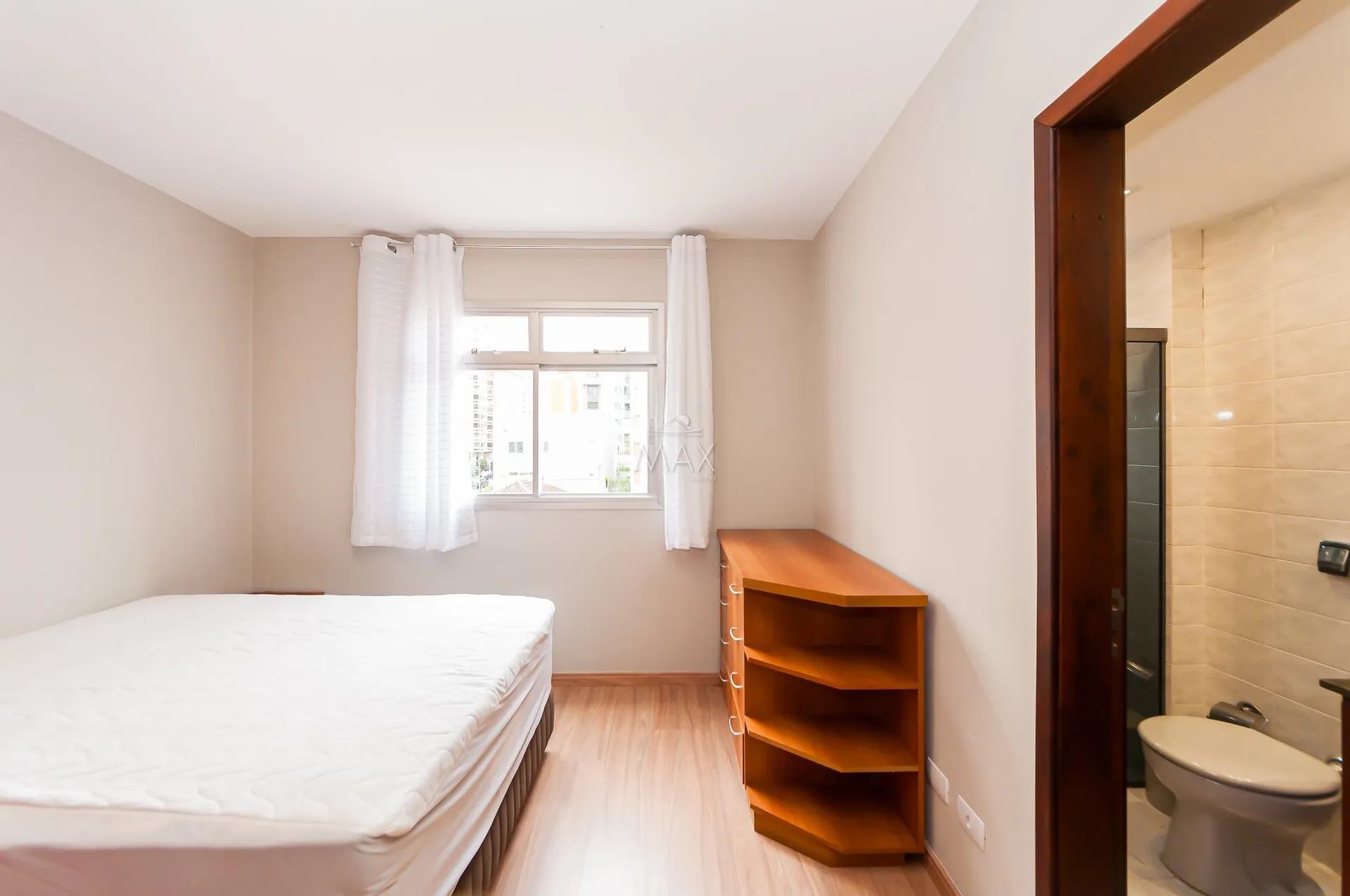 Furnished apartment, 89 m², with a glass-enclosed balcony — photo 20