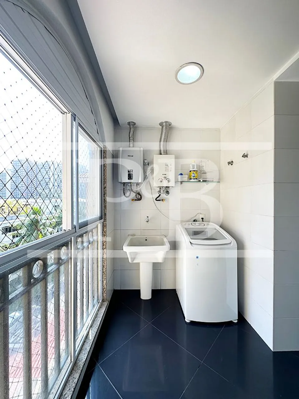 Furnished 2-bedroom apartment with 3 bathrooms — photo 19