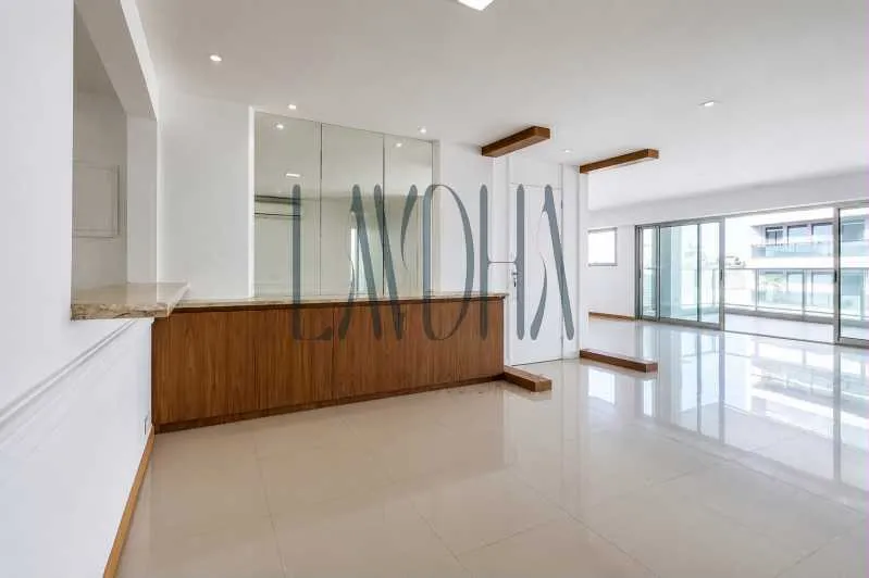 Duplex top-floor apartment with enclosed balcony — photo 12