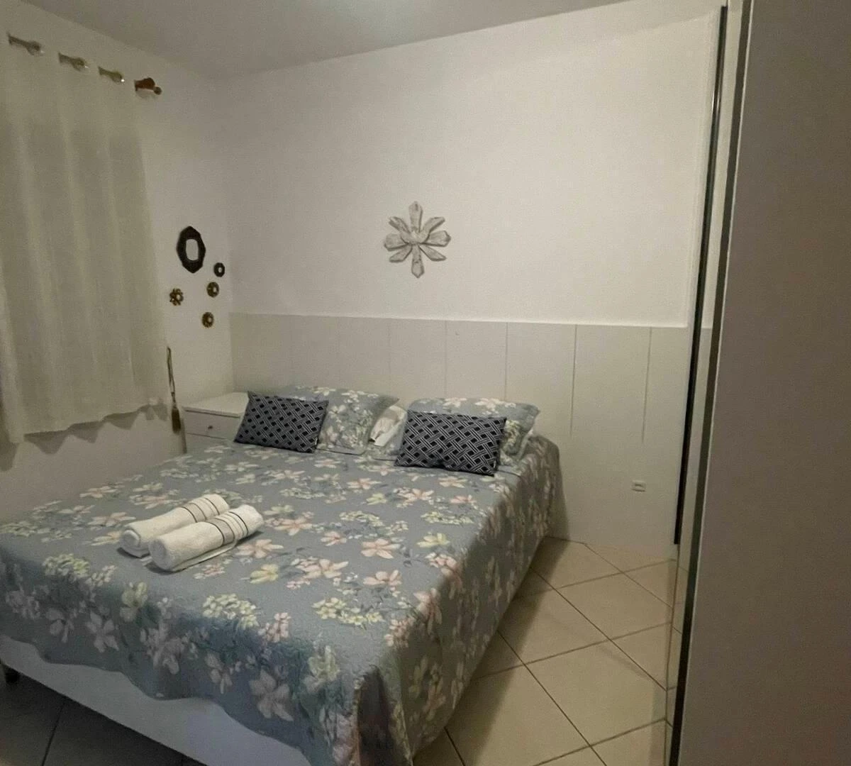 232 m² house with a walk-in closet and a bathtub — photo 10