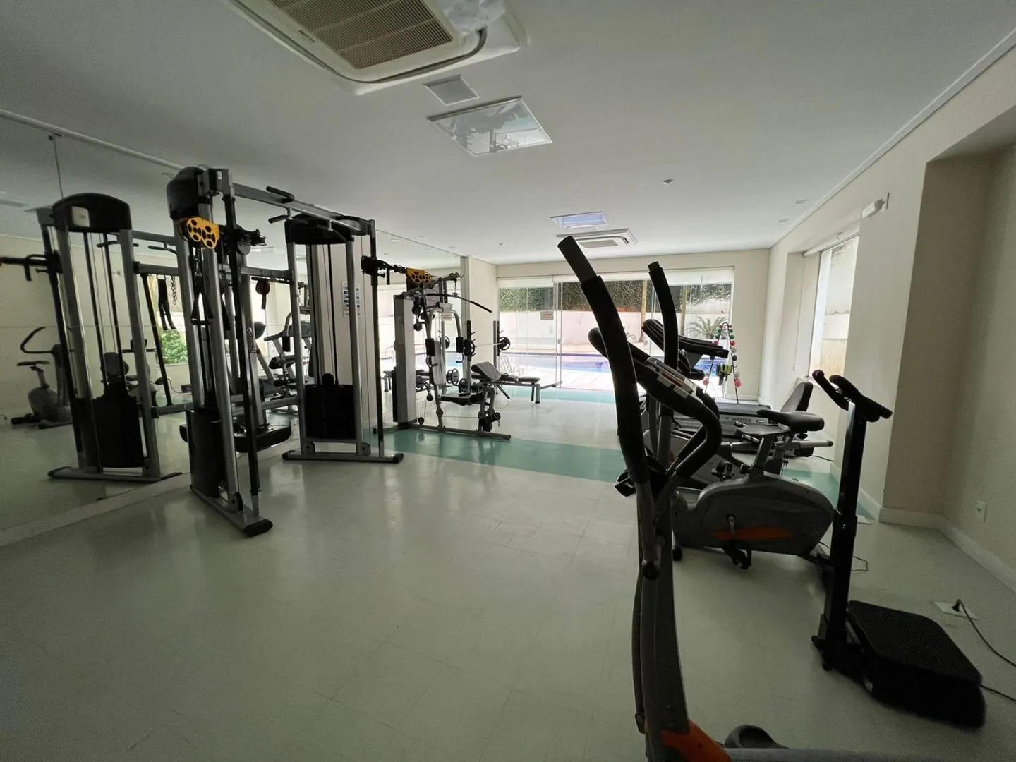Квартира 71 м² с застеклённым балконом и видом на горы — photo 21