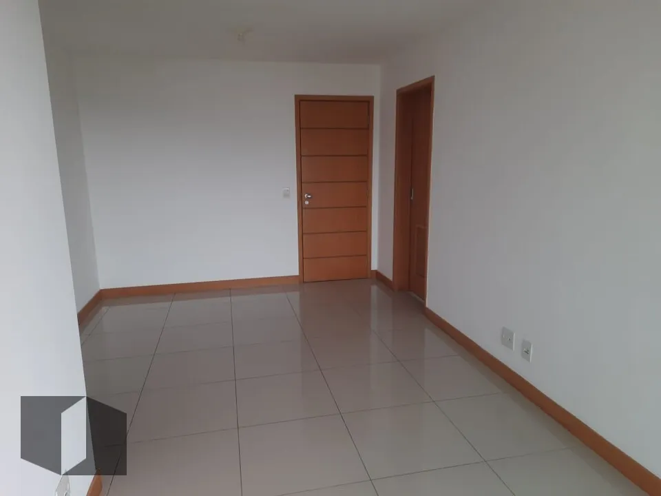 3-bedroom apartment with balcony and city views — photo 11