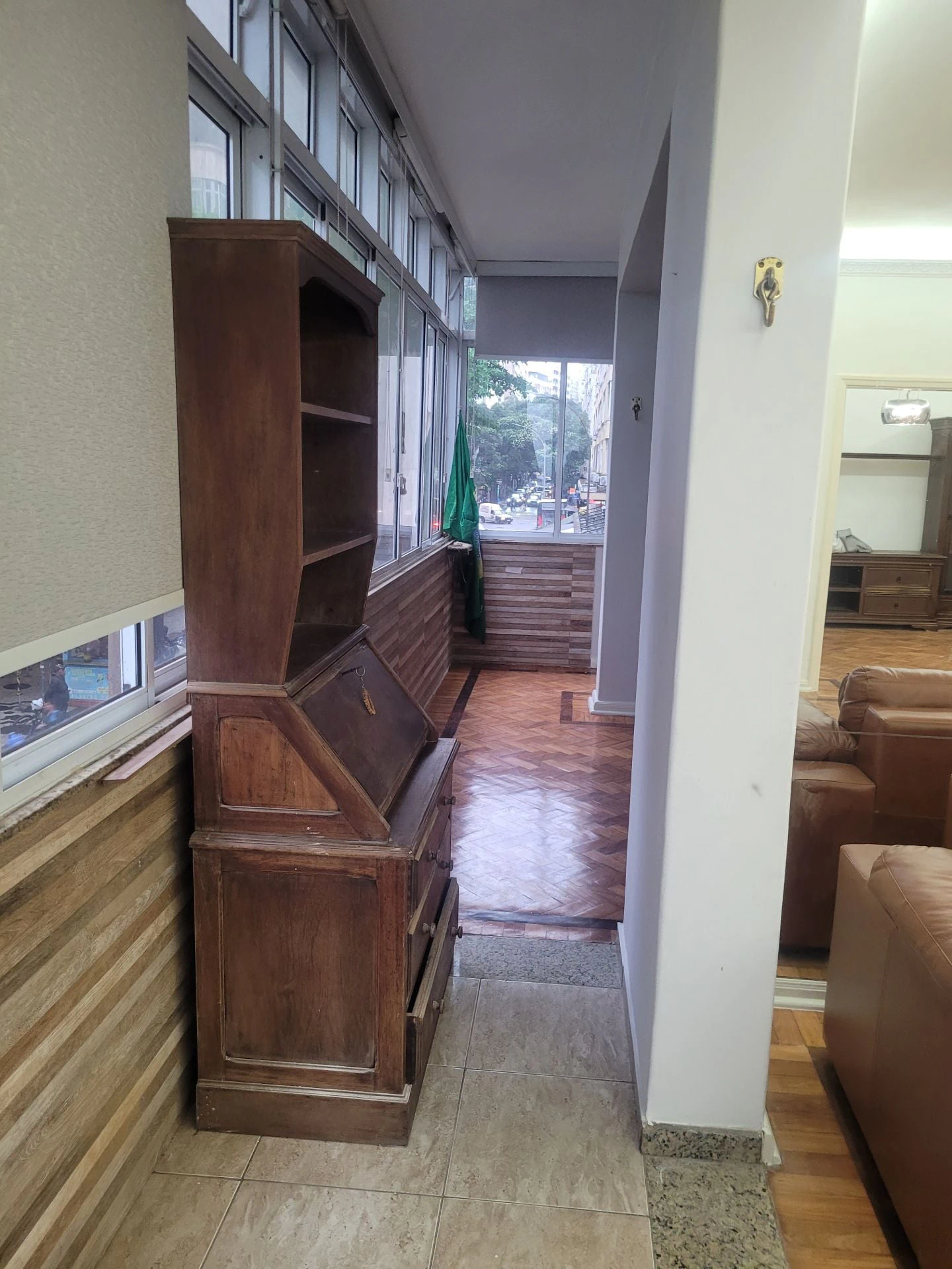 Furnished apartment, 120 m², with wood or laminate floors — photo 18