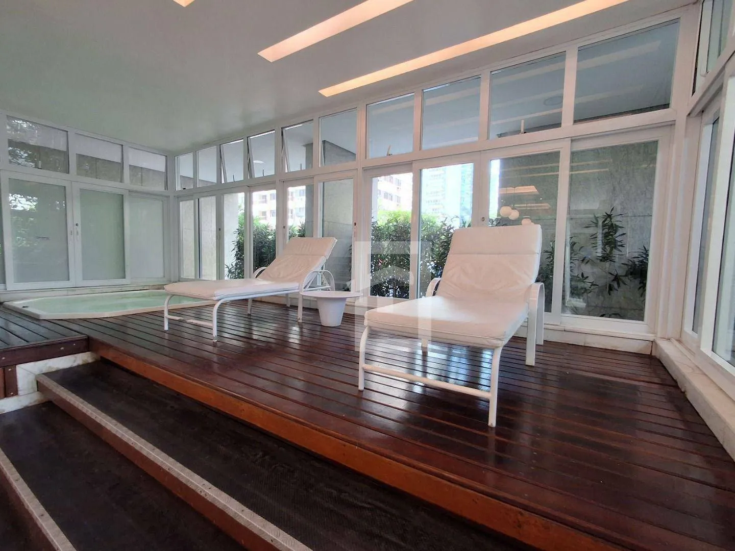 Glass-enclosed balcony in a 2-bedroom apartment, 64 m² — photo 33