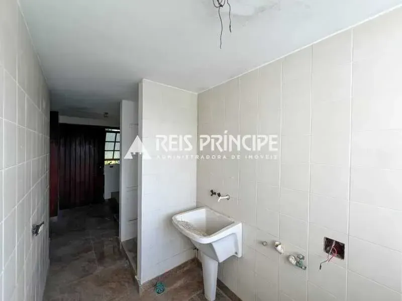 3-bedroom apartment with an enclosed glass balcony — photo 19