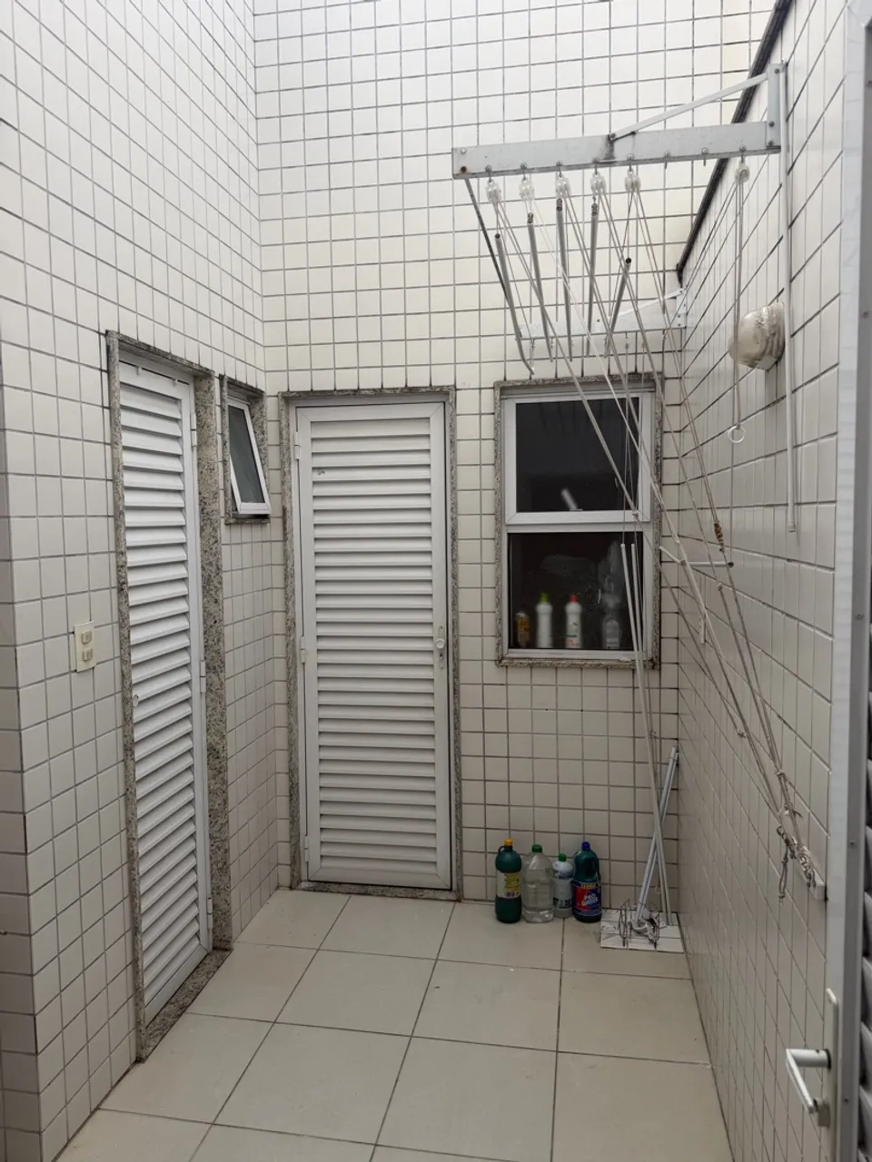 5-bedroom apartment in a building with a pool — photo 14