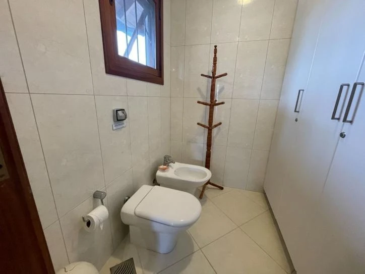 Ванна и 6 спален: дом 320 м² — photo 42