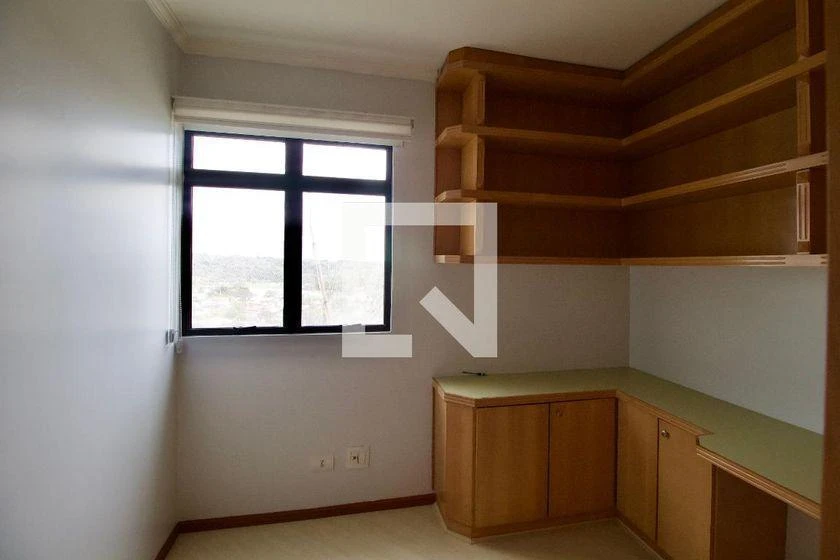 147 m² apartment with a home office and a bathtub — photo 17