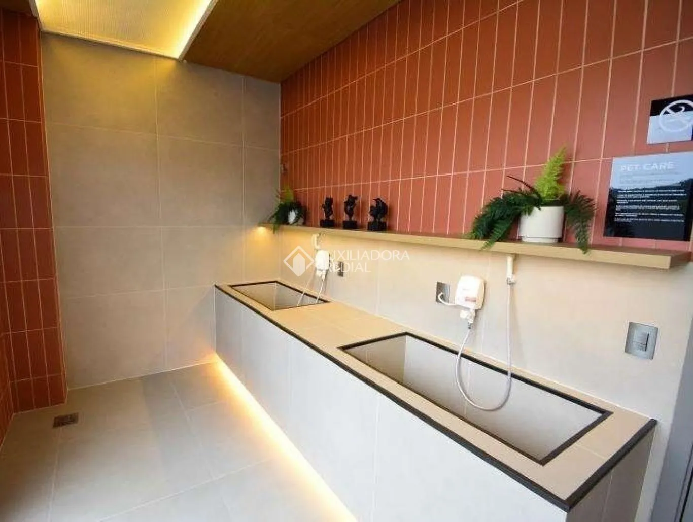 2-bedroom apartment in a building with a gym — photo 30