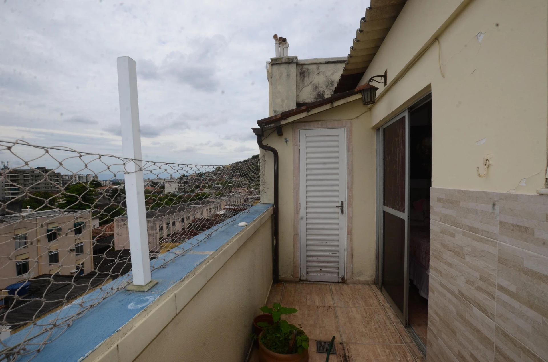 Furnished apartment, 126 m², with a grill on the balcony — photo 19