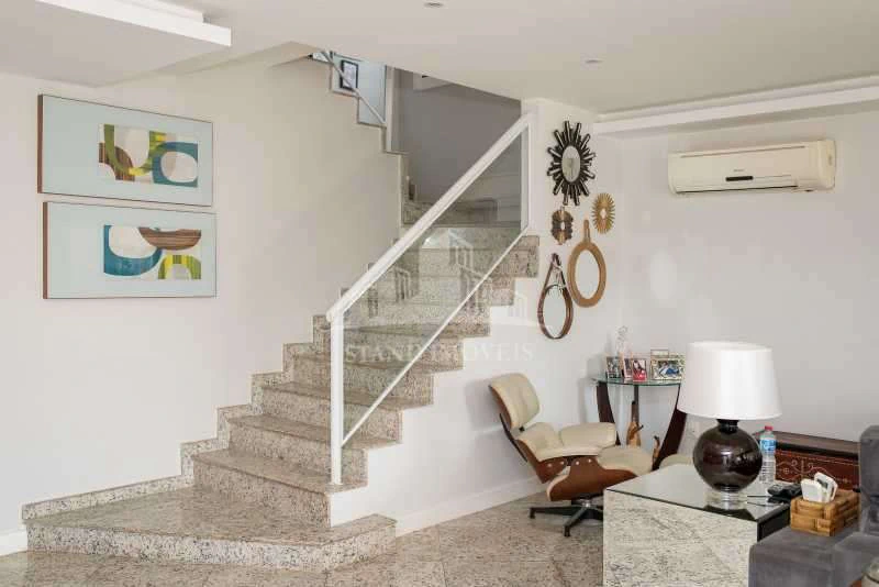 Casa mobiliada de 355 m² com 4 quartos e 6 banheiros — photo 11