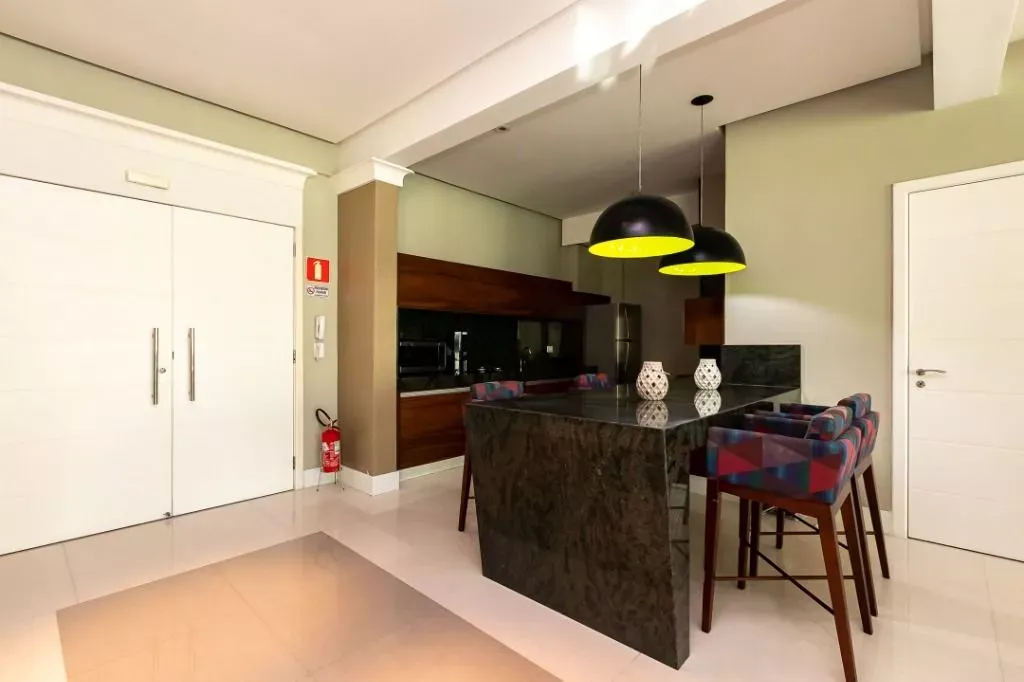Furnished 1-bedroom apartment with an open kitchen — photo 28